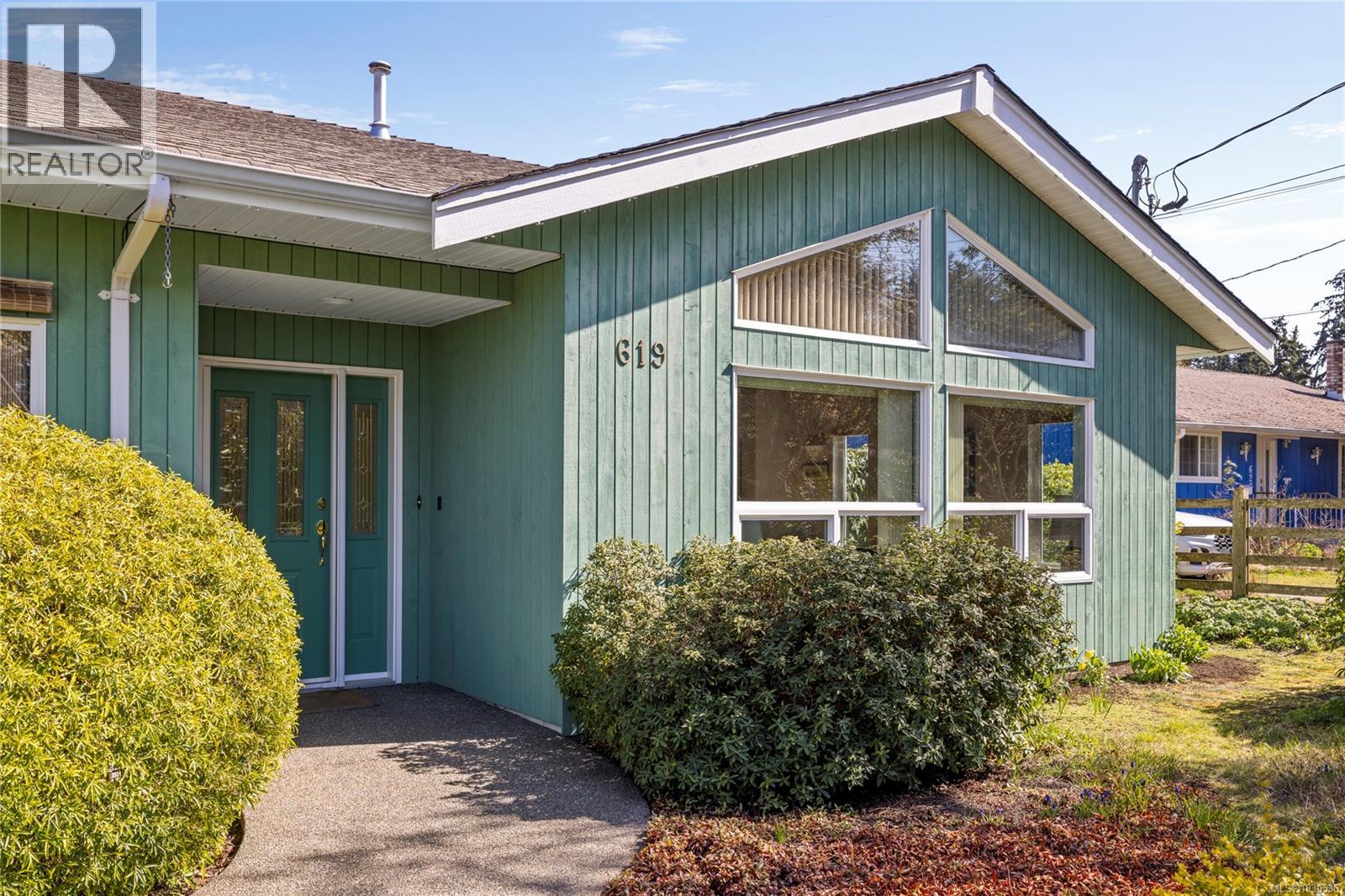 619 Johnstone Rd, Parksville