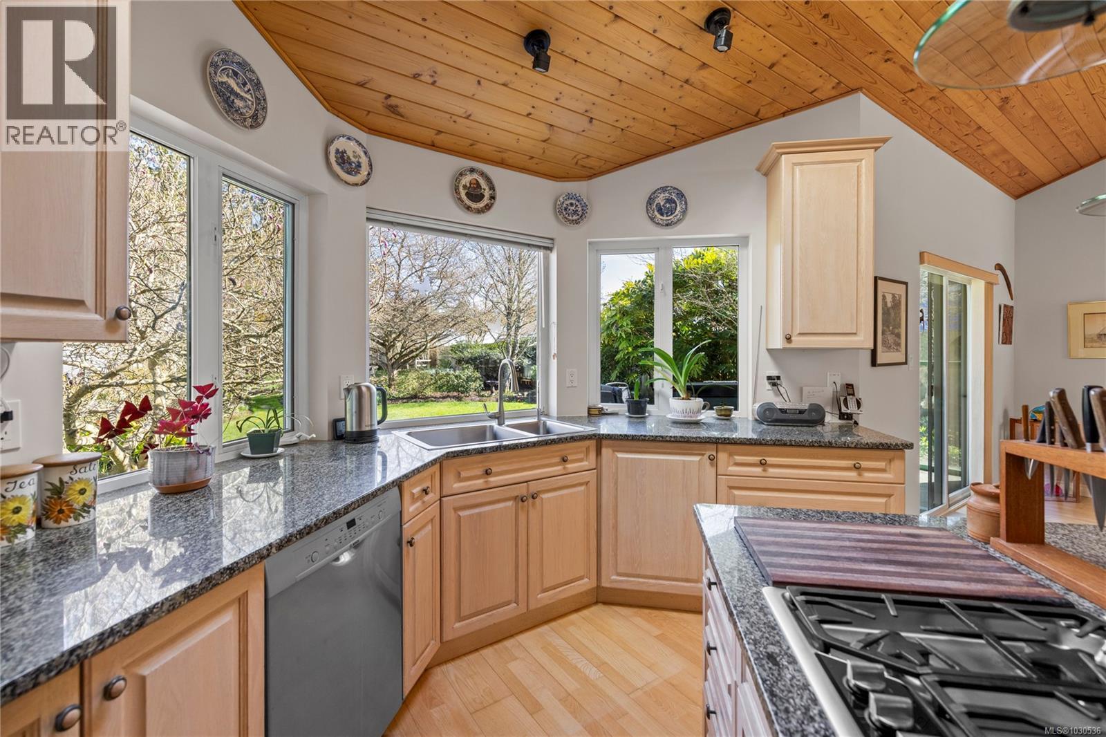 619 Johnstone Rd, Parksville