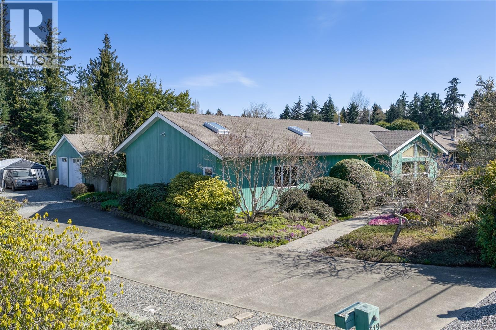 619 Johnstone Rd, Parksville