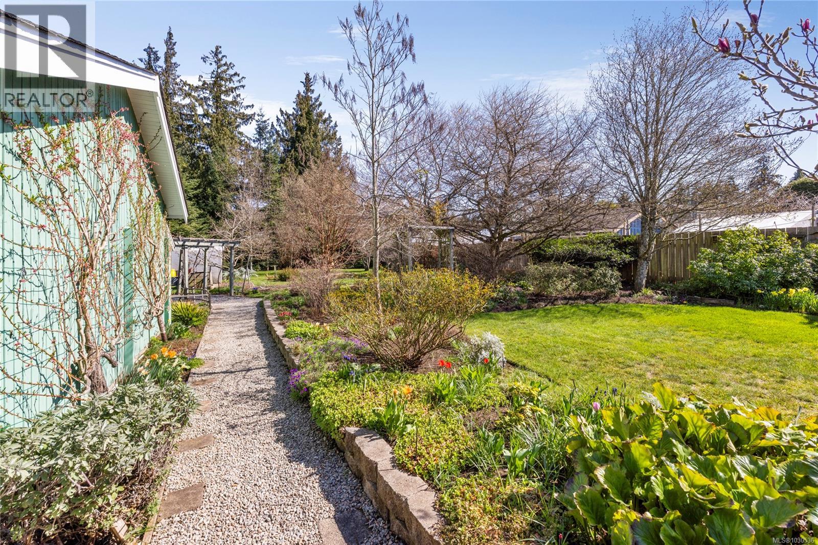 619 Johnstone Rd, Parksville