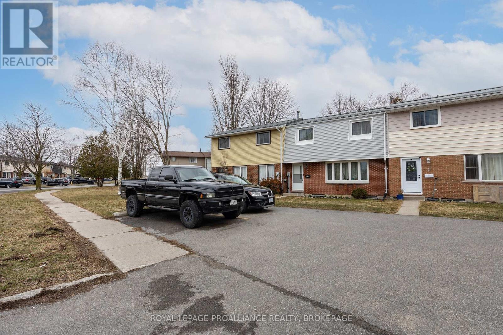 5 – 9 WINCHESTER DRIVE, Greater Napanee (Greater Napanee), Ontario