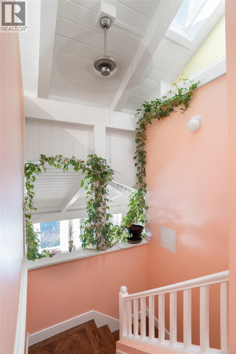 9193 WEST COAST RD - 33