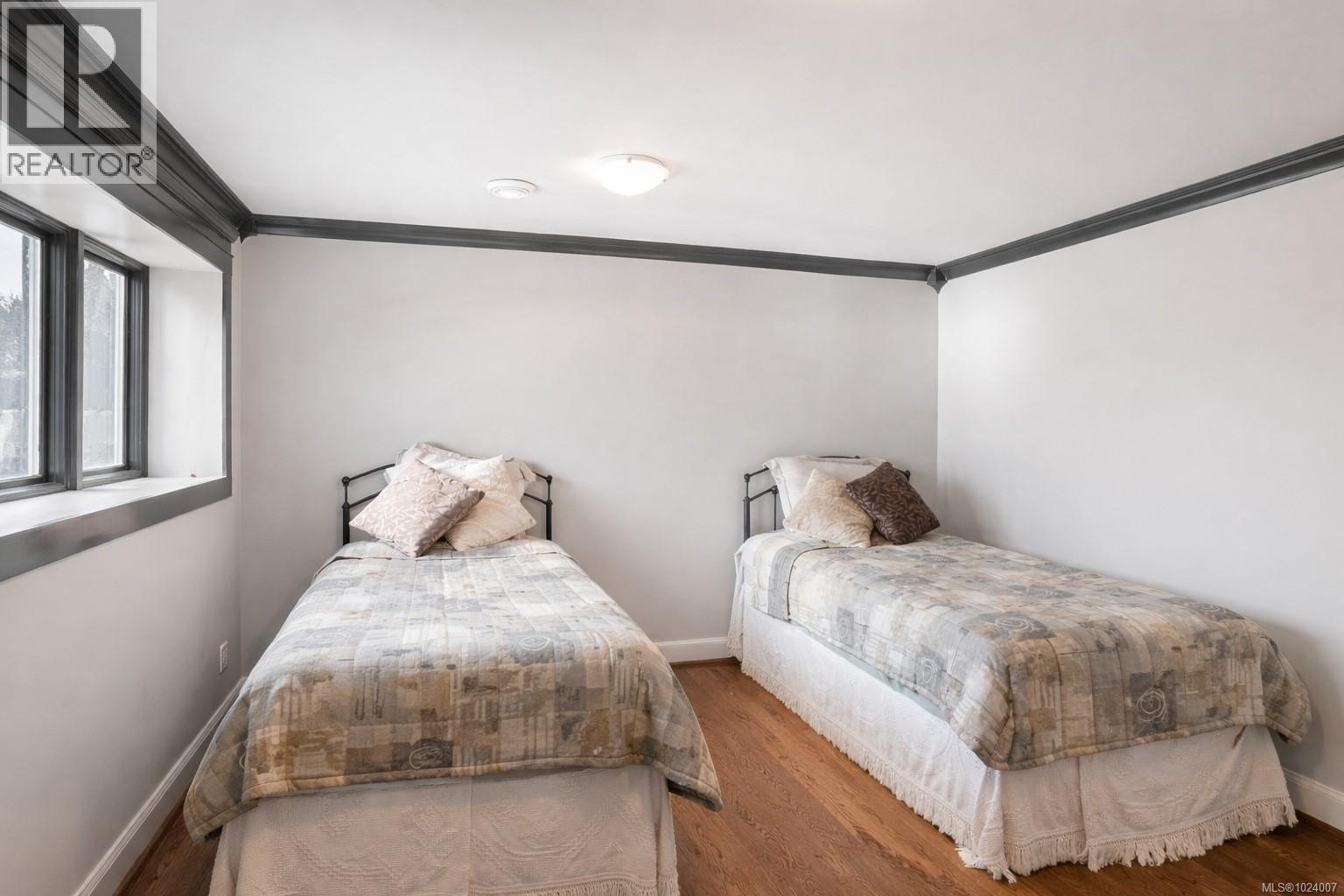 9193 WEST COAST RD - 40