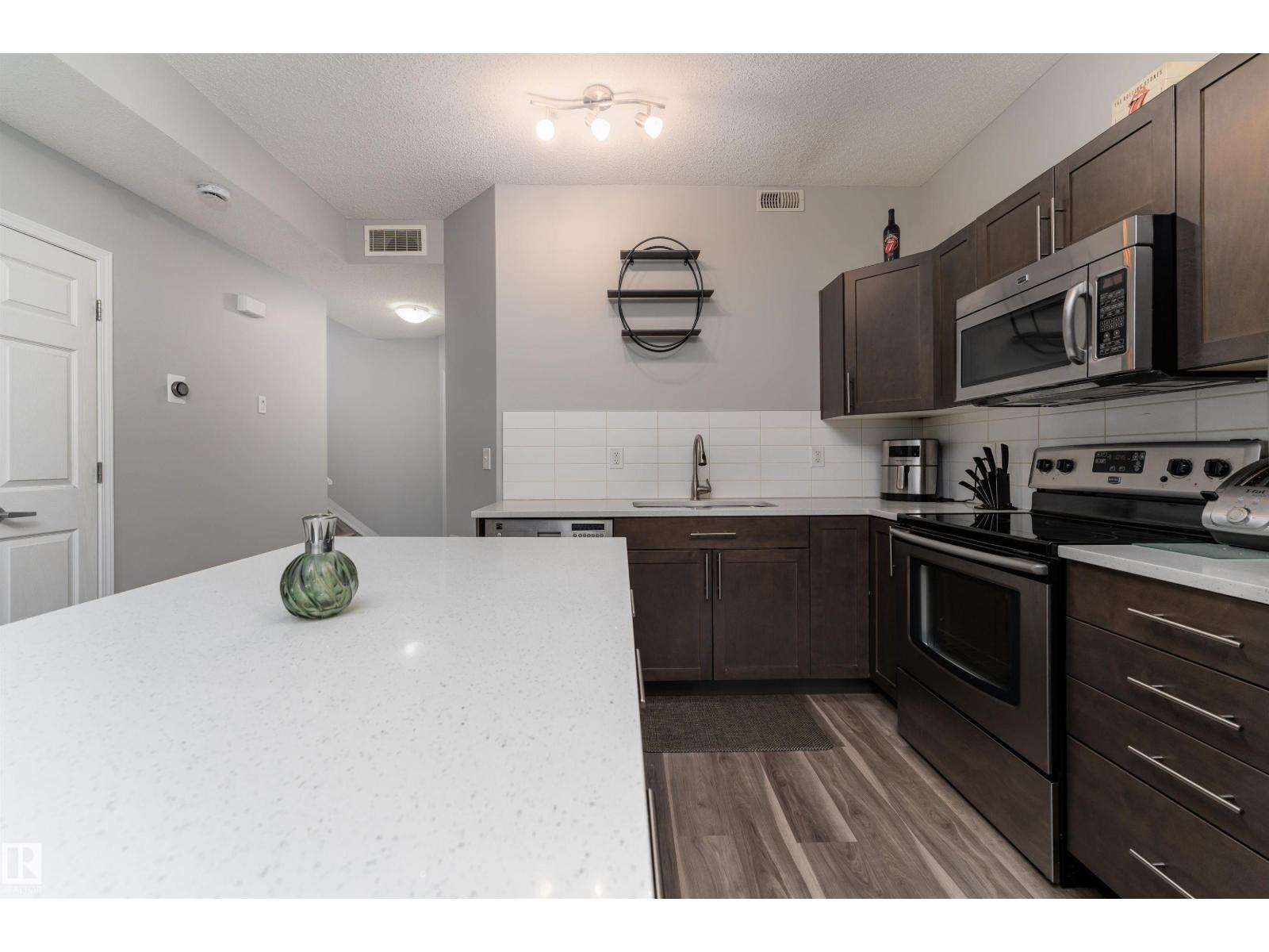 #23 6520 2 AV SW, Edmonton