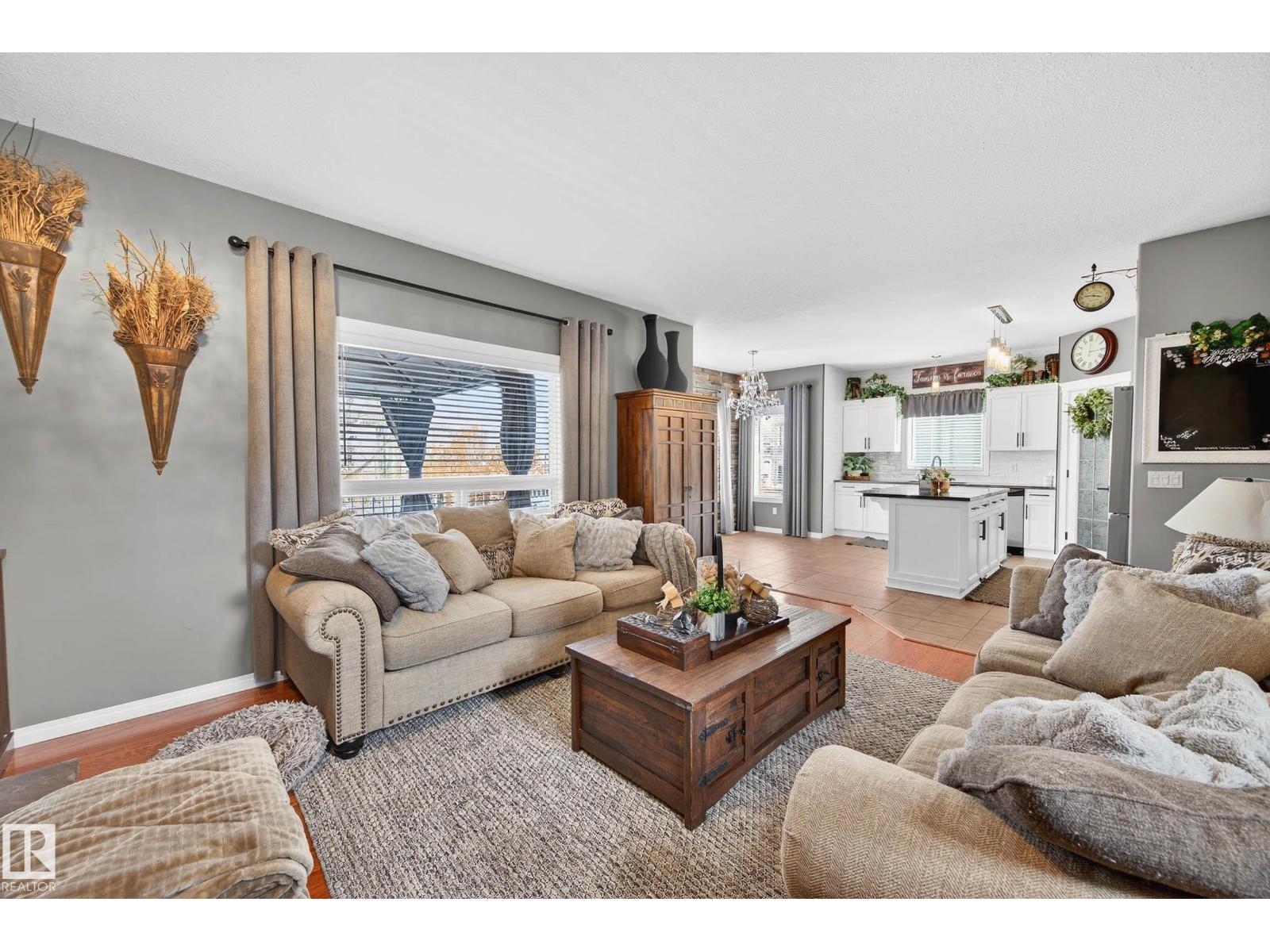 3 ERIN CL, St. Albert