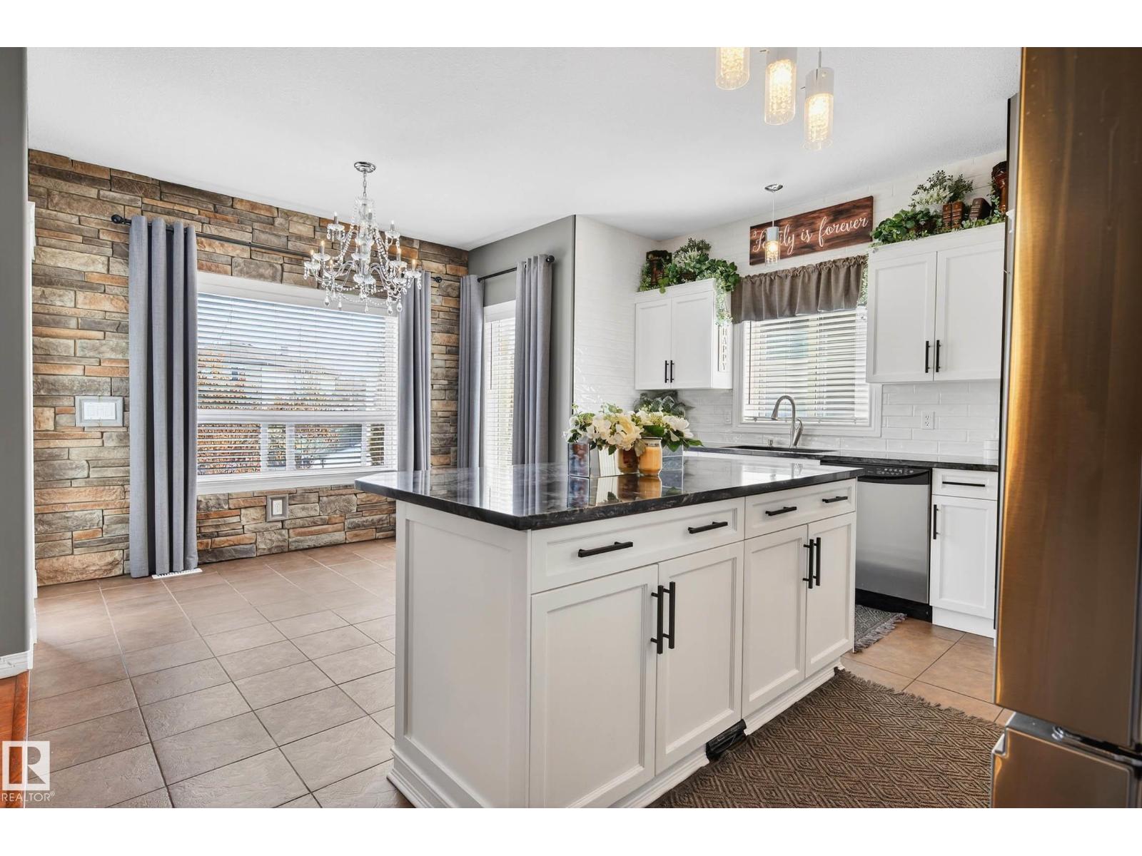 3 ERIN CL, St. Albert