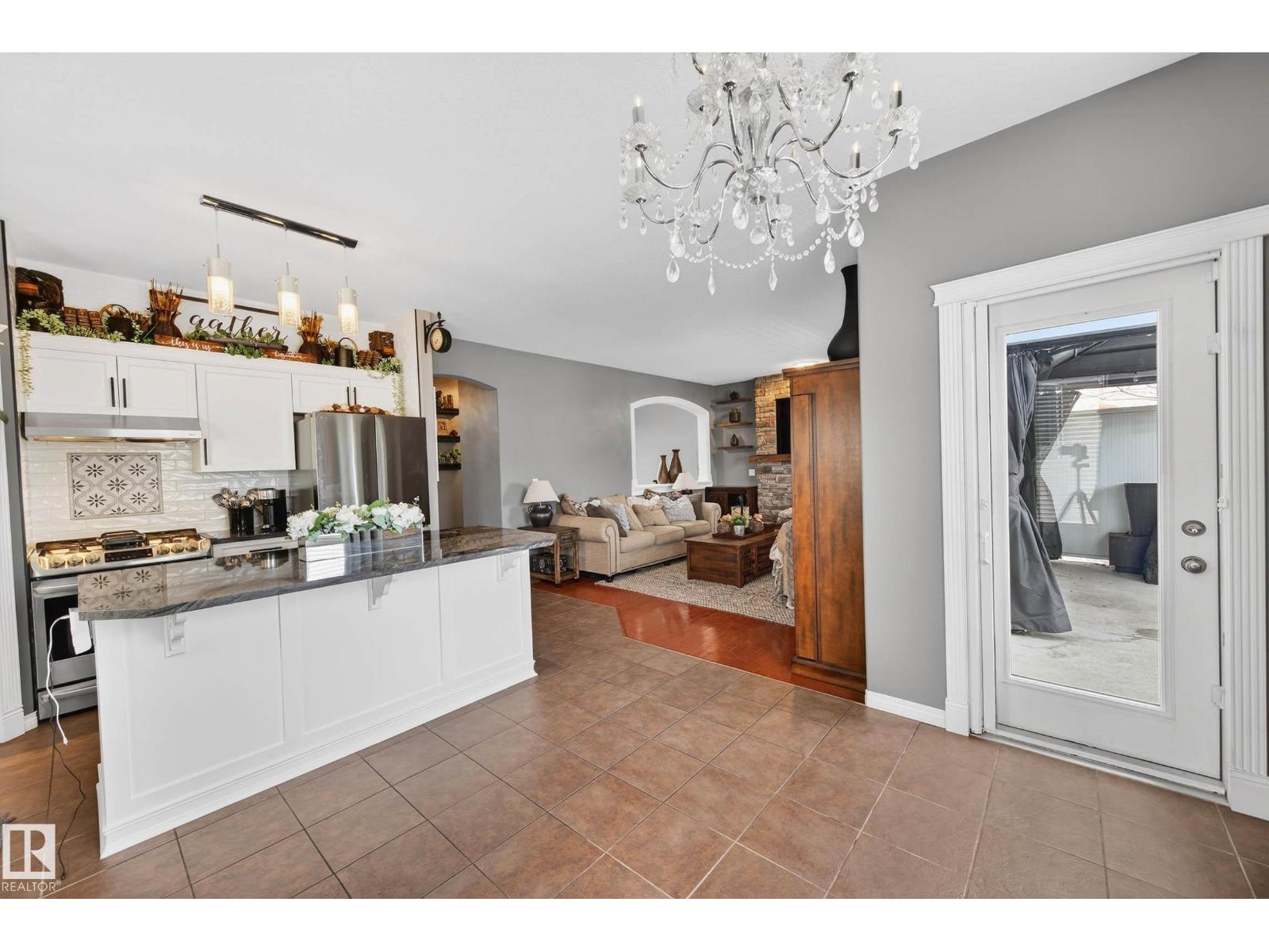 3 ERIN CL, St. Albert