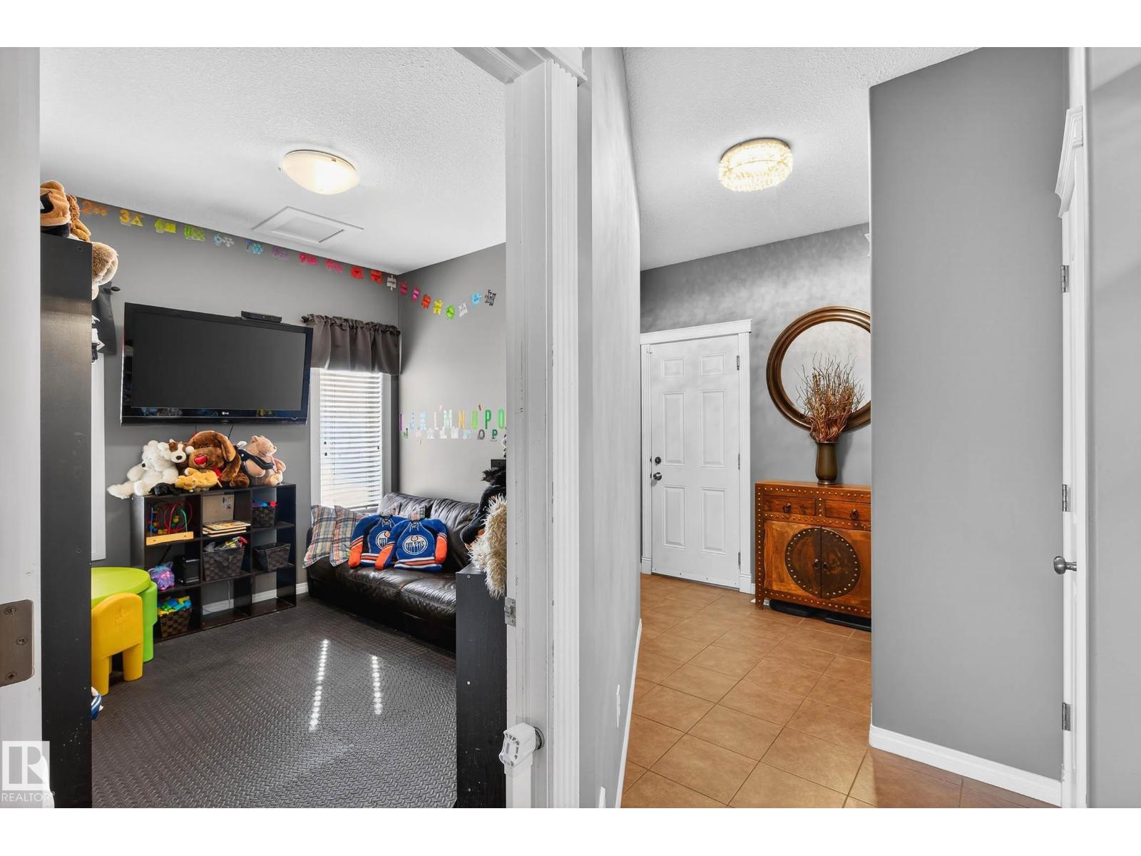 3 ERIN CL, St. Albert