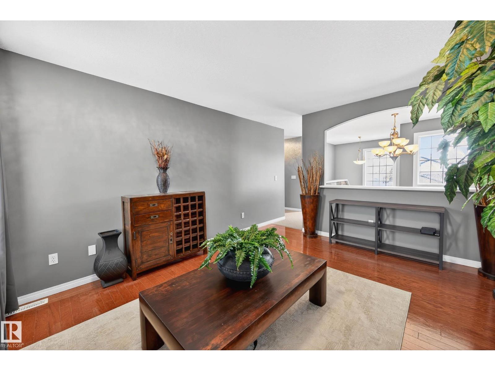 3 ERIN CL, St. Albert