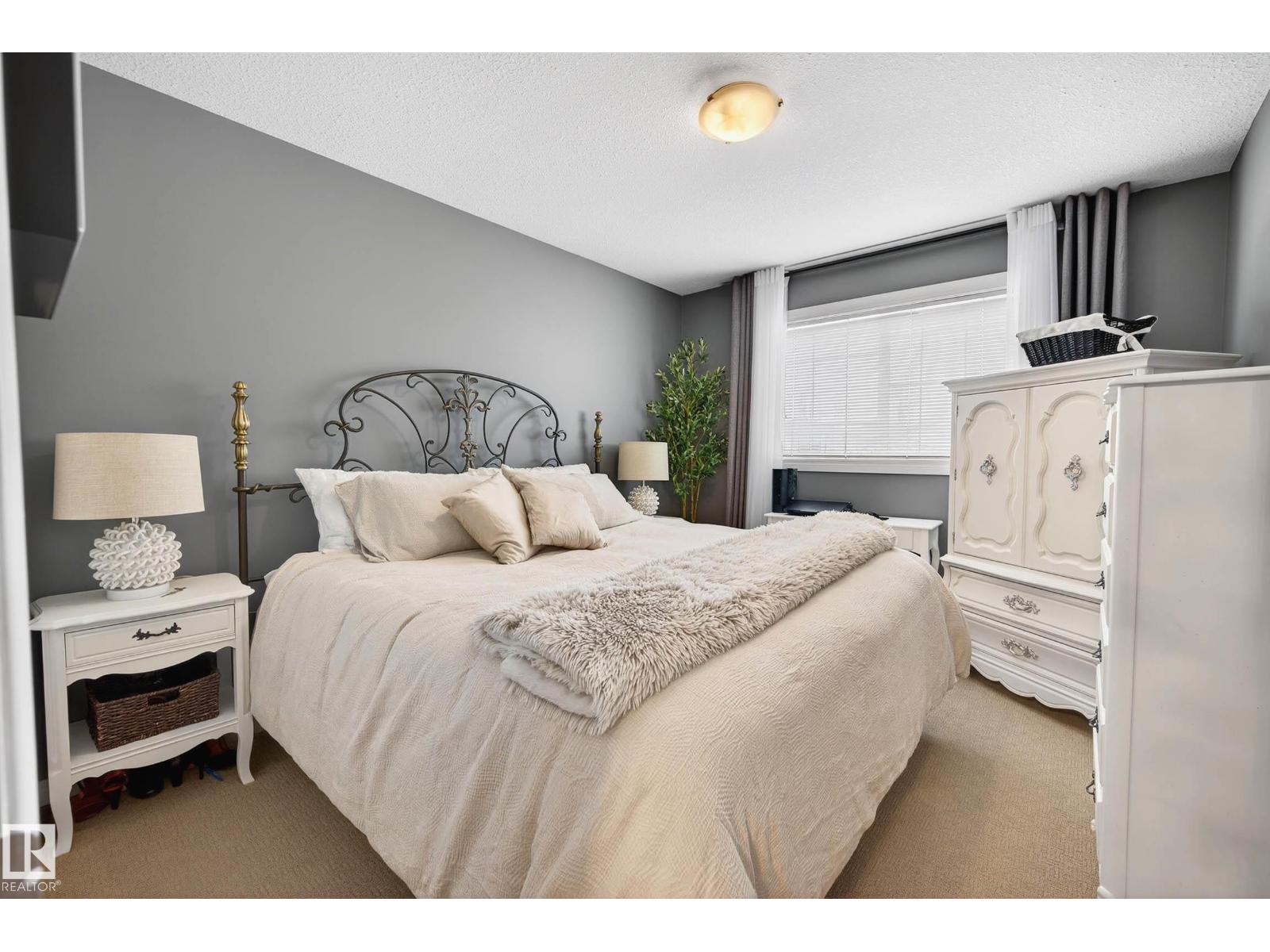 3 ERIN CL, St. Albert