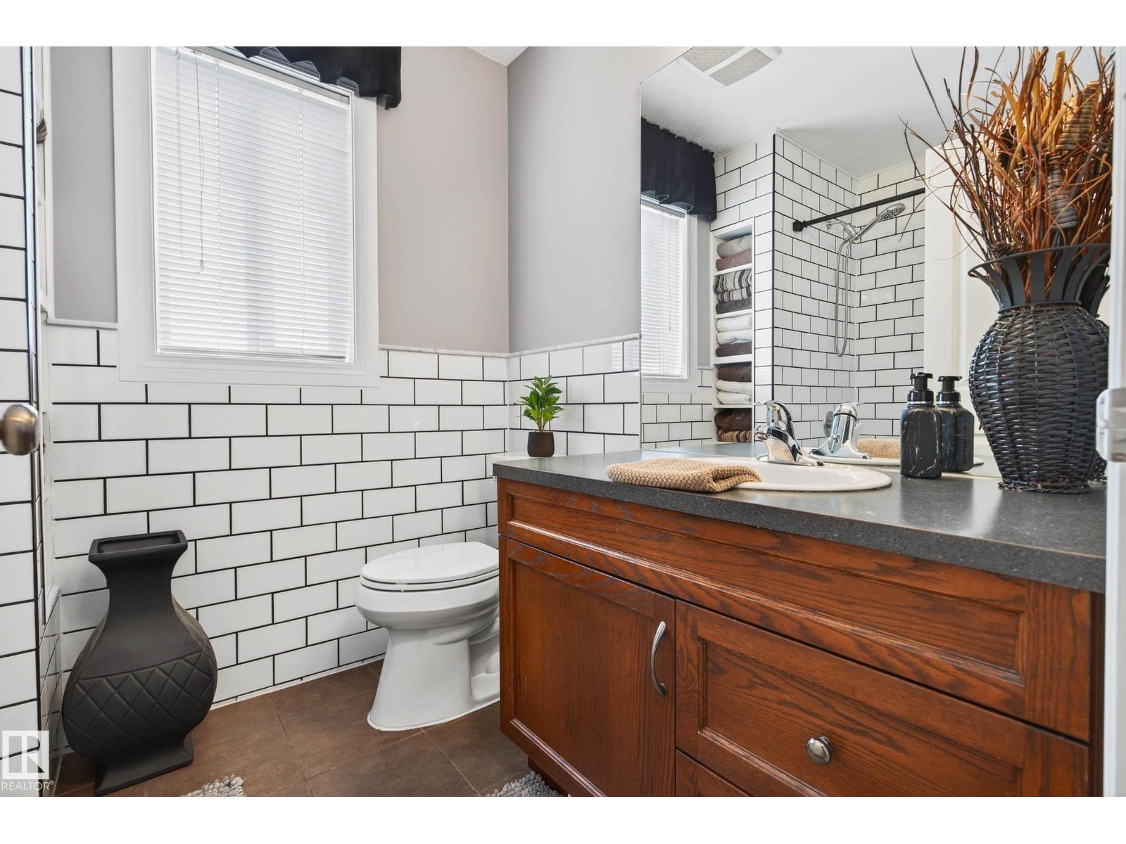 3 ERIN CL, St. Albert