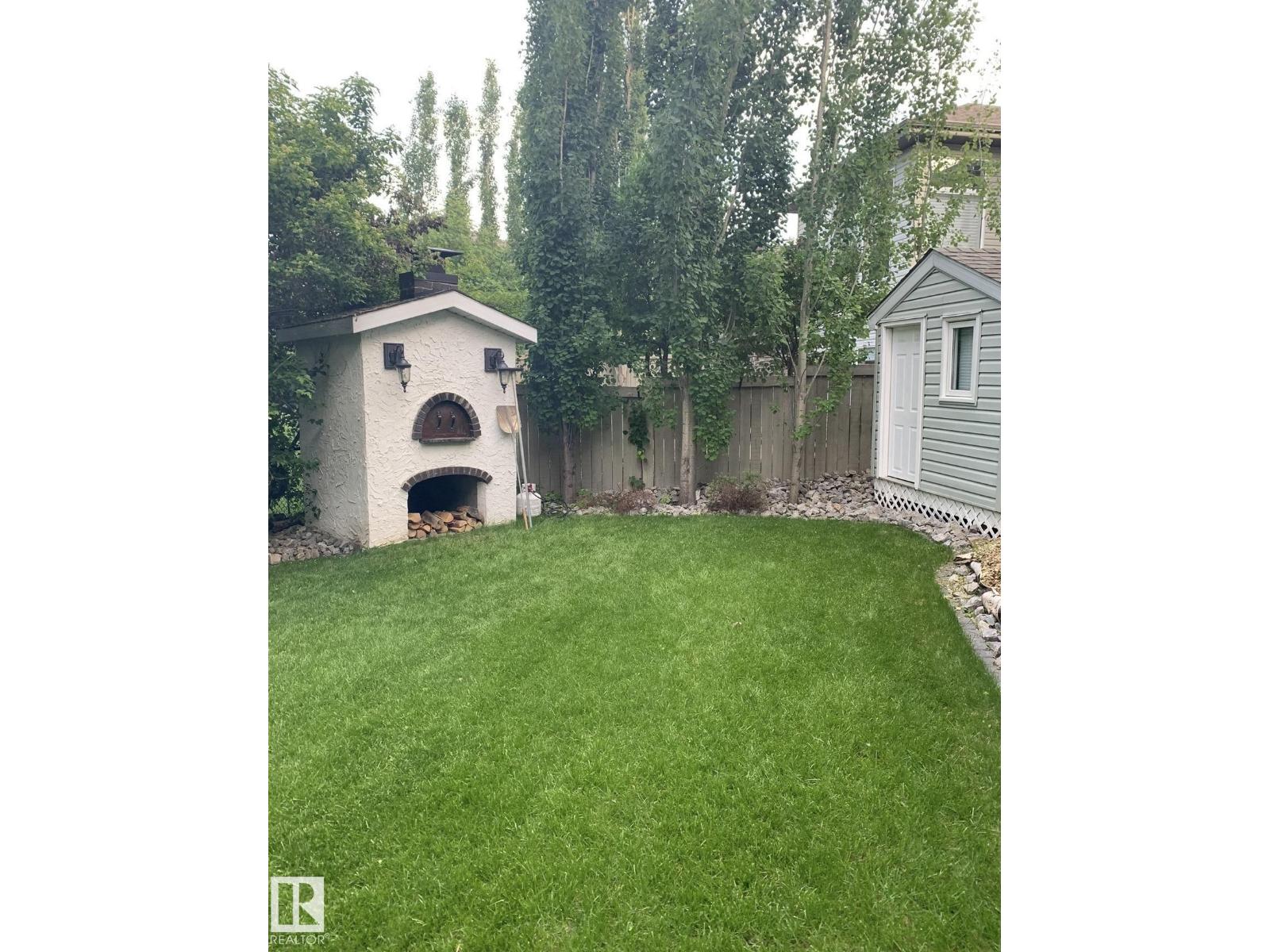 3 ERIN CL, St. Albert