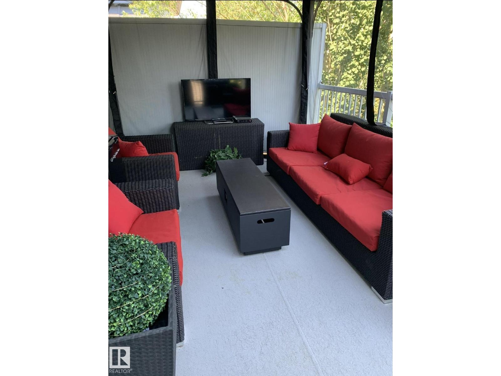 3 ERIN CL, St. Albert