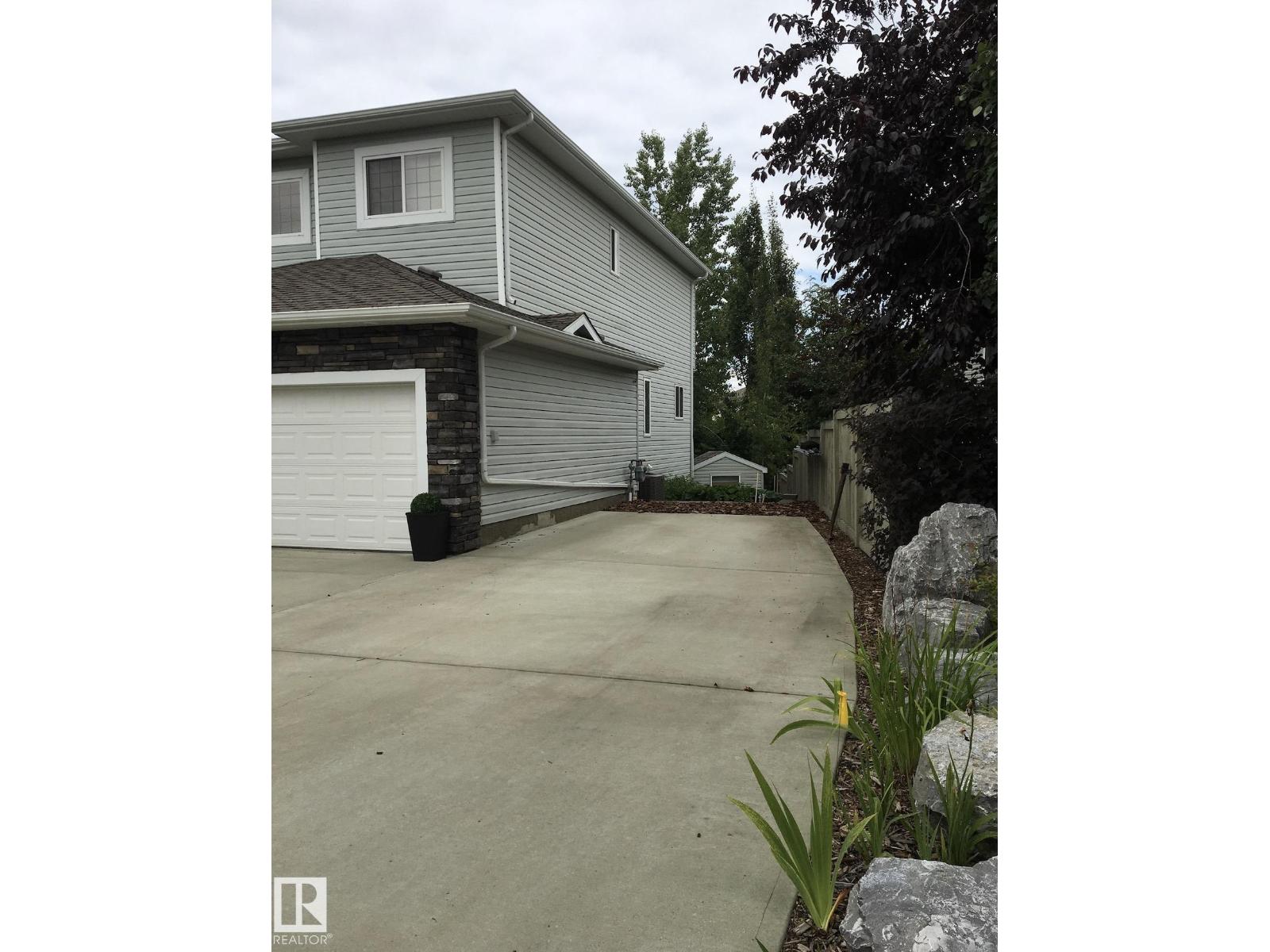 3 ERIN CL, St. Albert