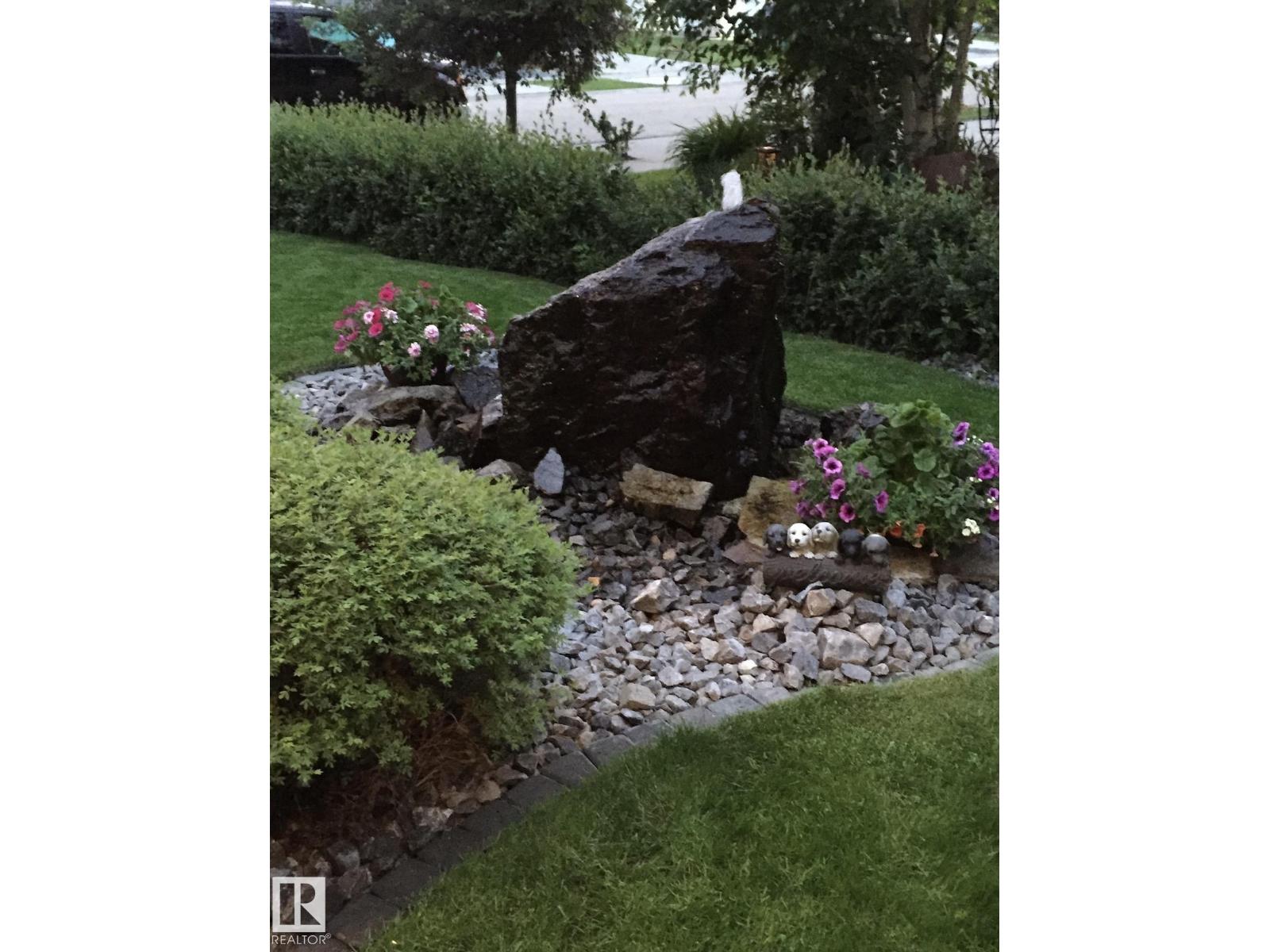 3 ERIN CL, St. Albert