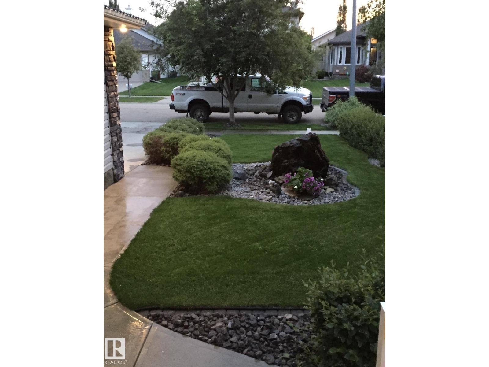 3 ERIN CL, St. Albert