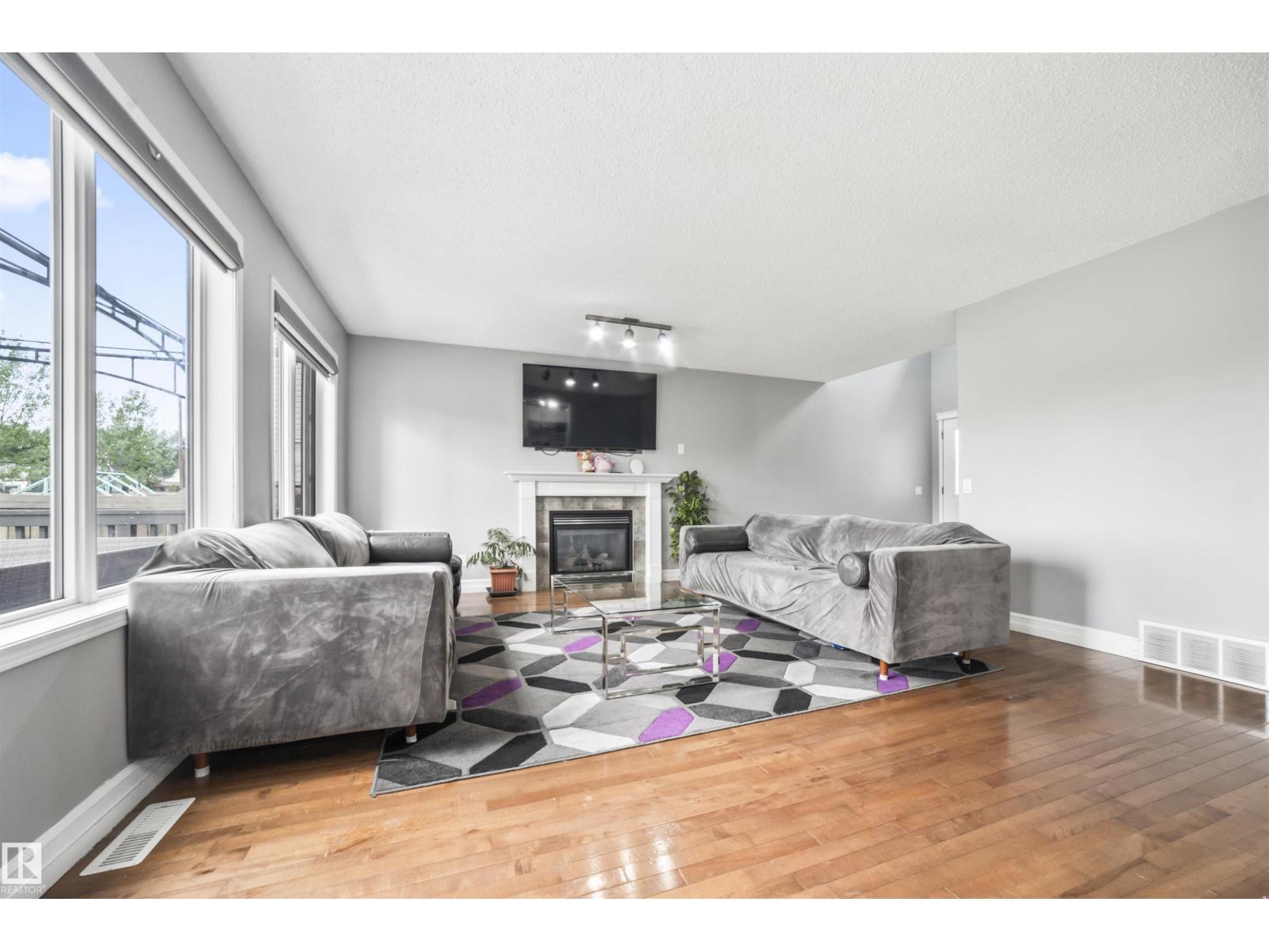 324 79 ST SW, Edmonton