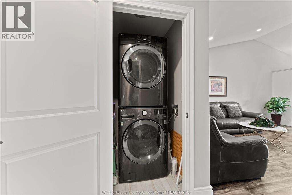 3560 HALLEE CRESCENT - 25