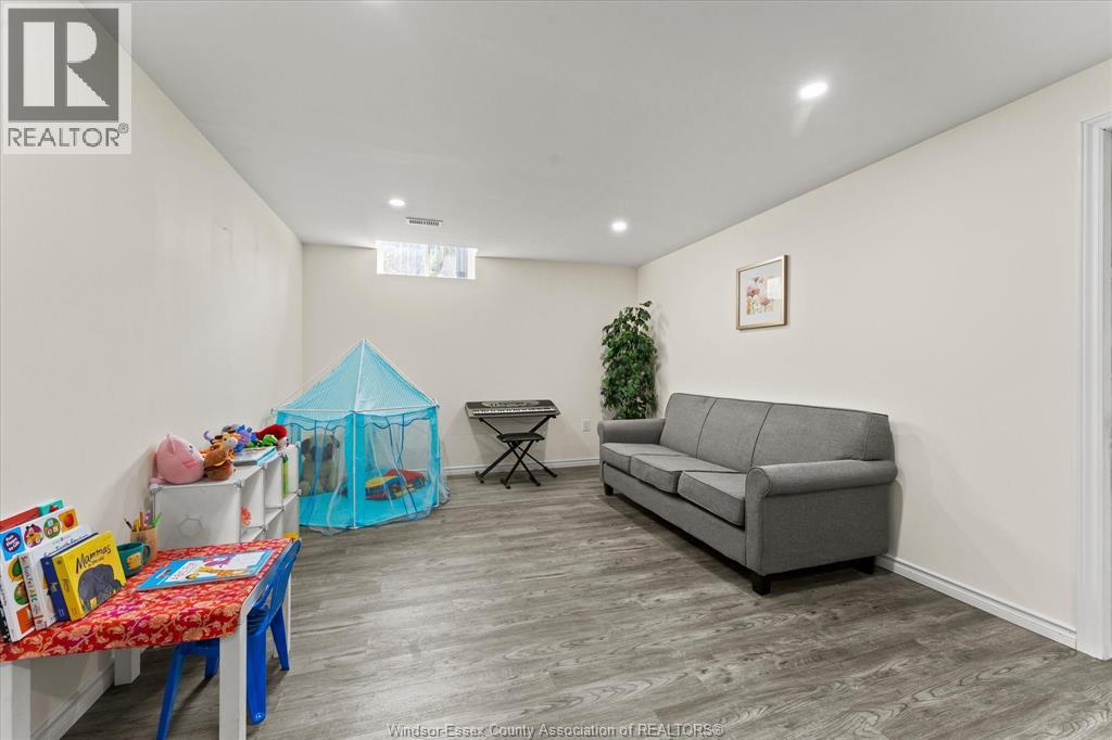3560 HALLEE CRESCENT - 27