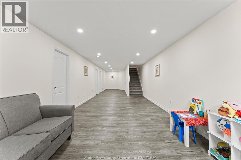 3560 HALLEE CRESCENT - 28