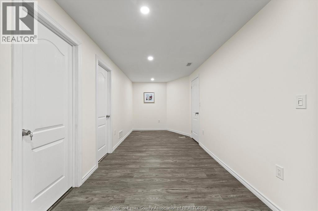 3560 HALLEE CRESCENT - 29