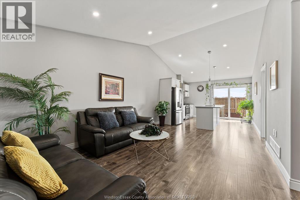 3560 HALLEE CRESCENT - 8