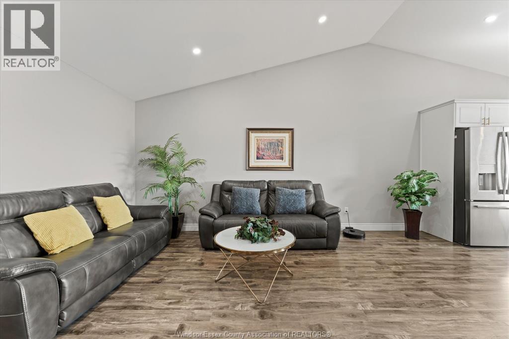 3560 HALLEE CRESCENT - 9