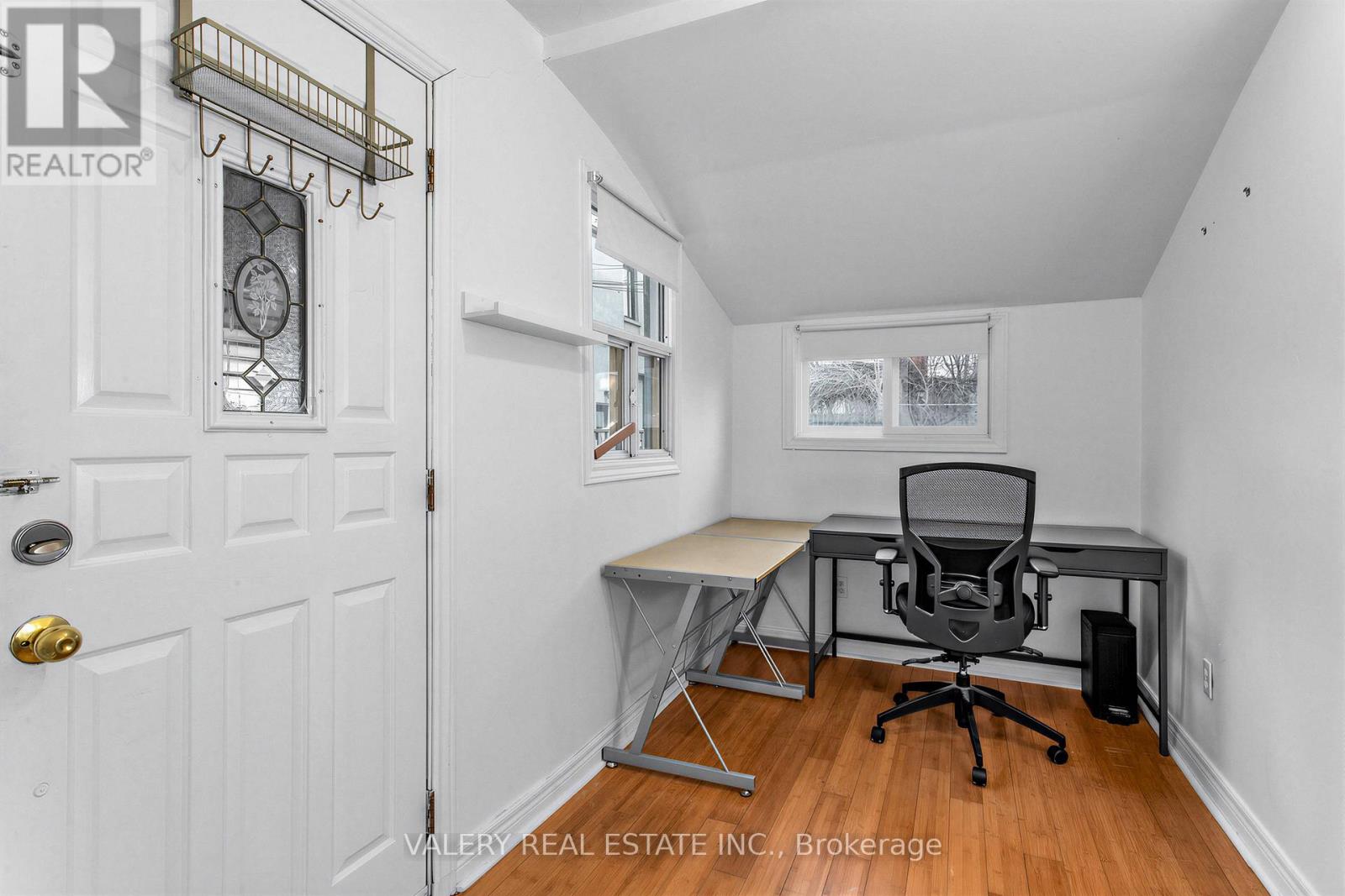 1060 DUNDAS STREET W - 17