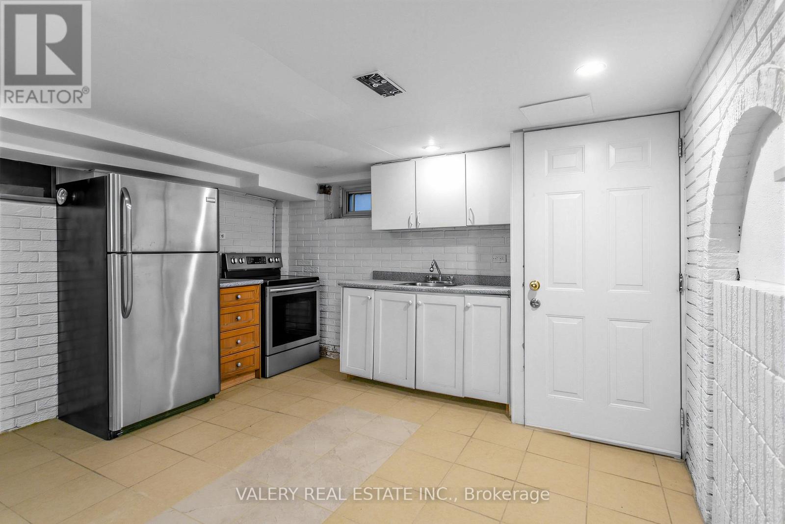 1060 DUNDAS STREET W - 19