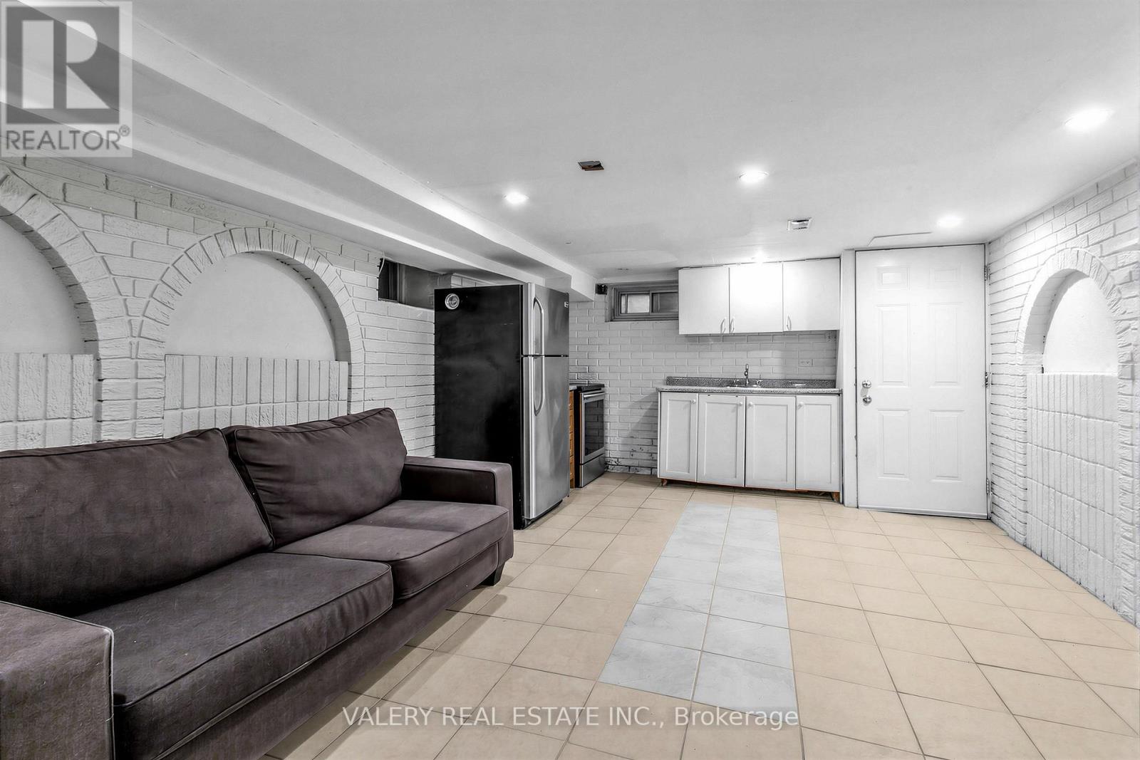 1060 DUNDAS STREET W - 20