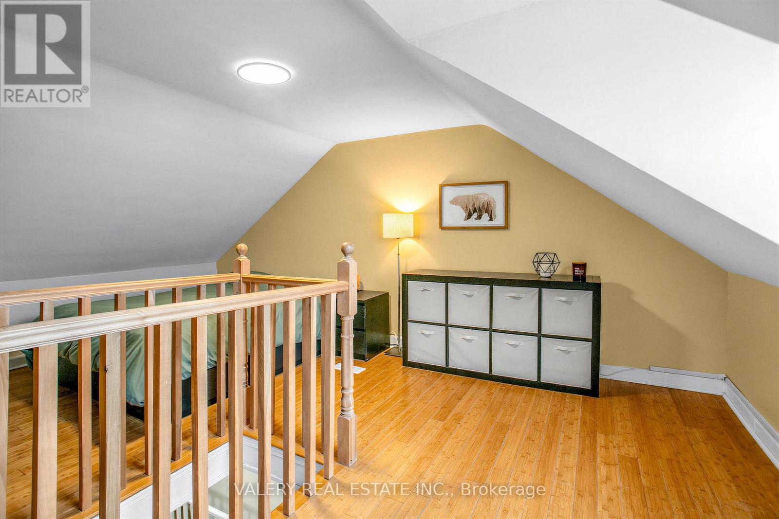 1060 DUNDAS STREET W - 7