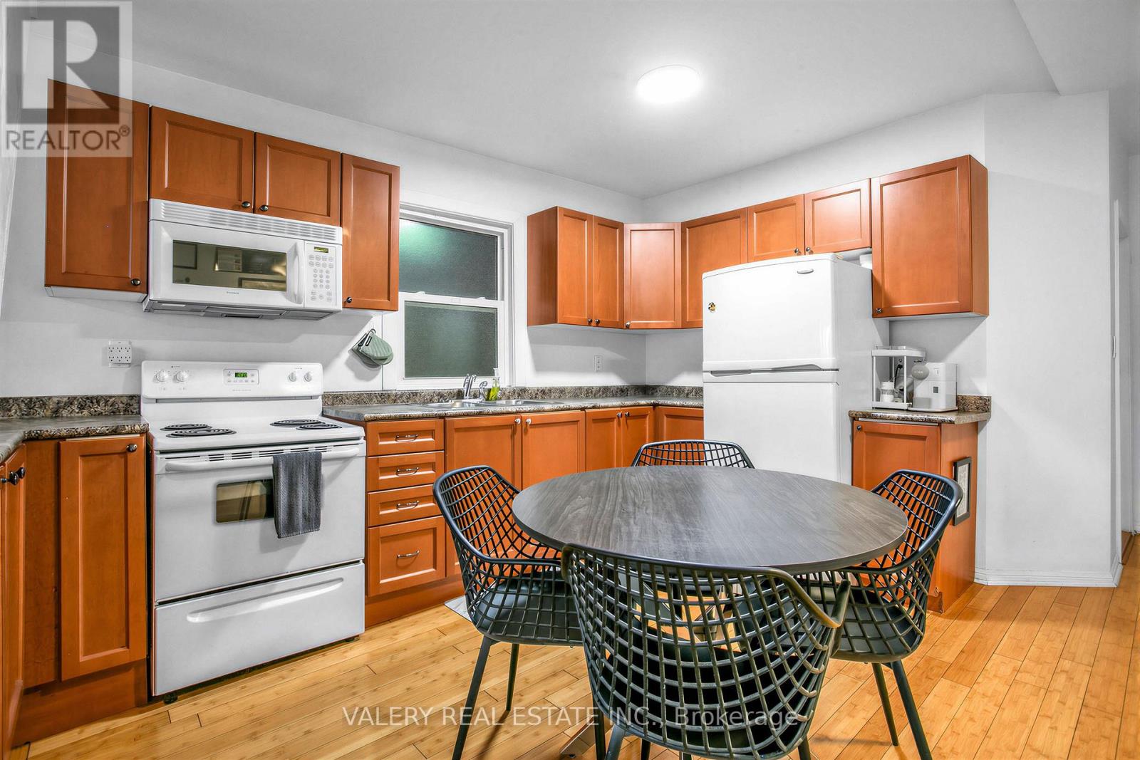 1060 DUNDAS STREET W - 9