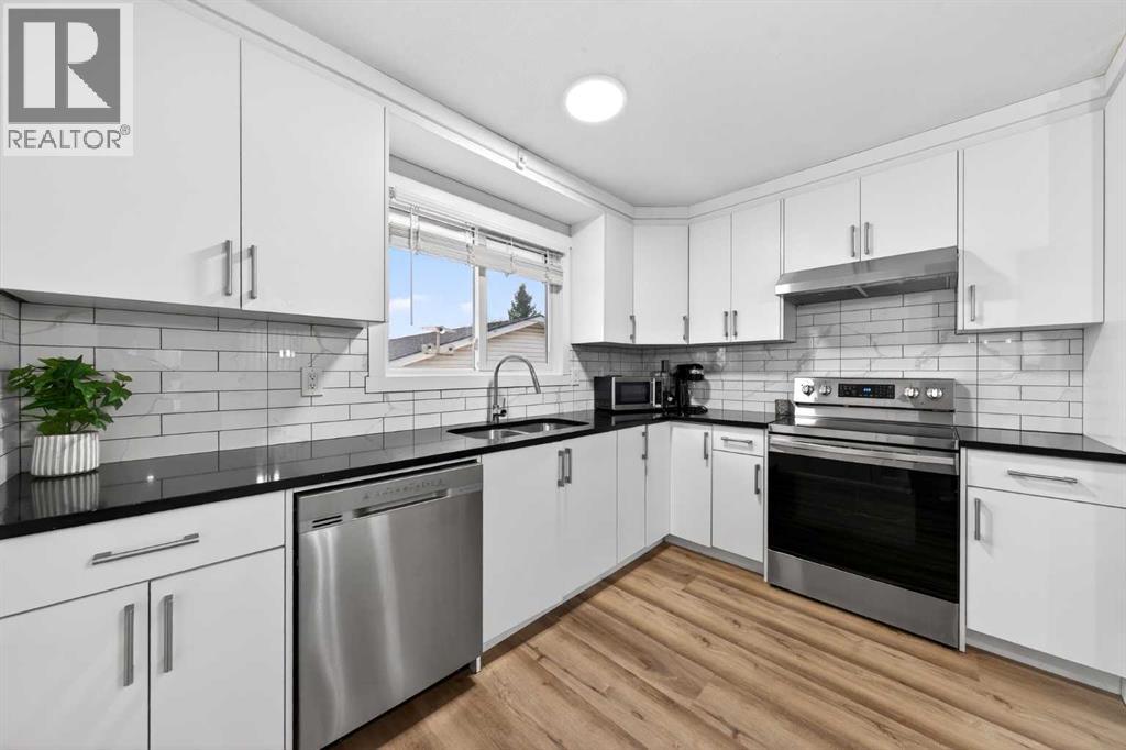 Single Family House Bi-level for Sale in  Rundlehorn Drive NE Rundle Calgary 