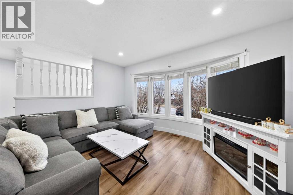 Single Family House Bi-level for Sale in  Rundlehorn Drive NE Rundle Calgary 