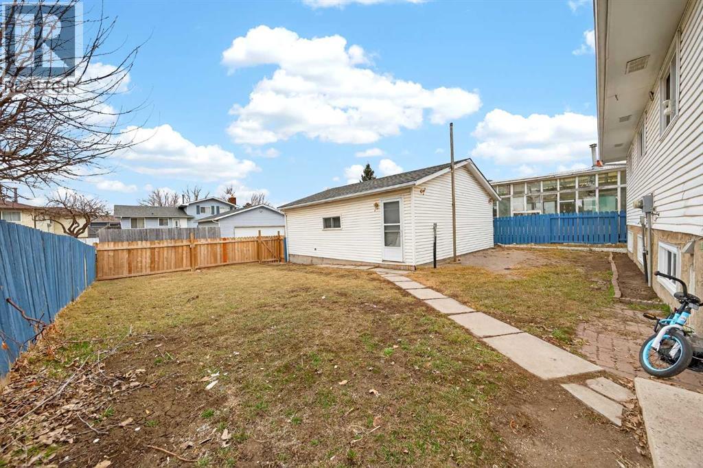 Single Family House Bi-level for Sale in  Rundlehorn Drive NE Rundle Calgary 