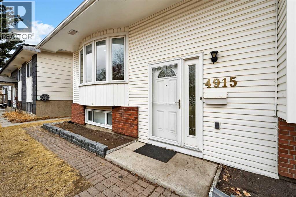 Single Family House Bi-level for Sale in  Rundlehorn Drive NE Rundle Calgary 