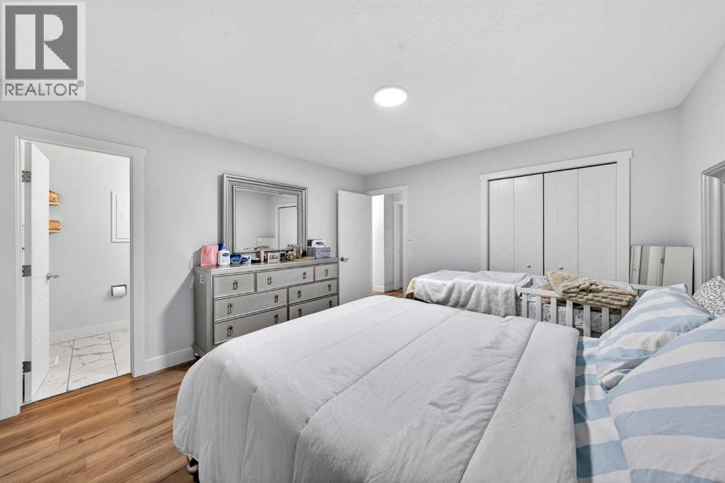 Single Family House Bi-level for Sale in  Rundlehorn Drive NE Rundle Calgary 