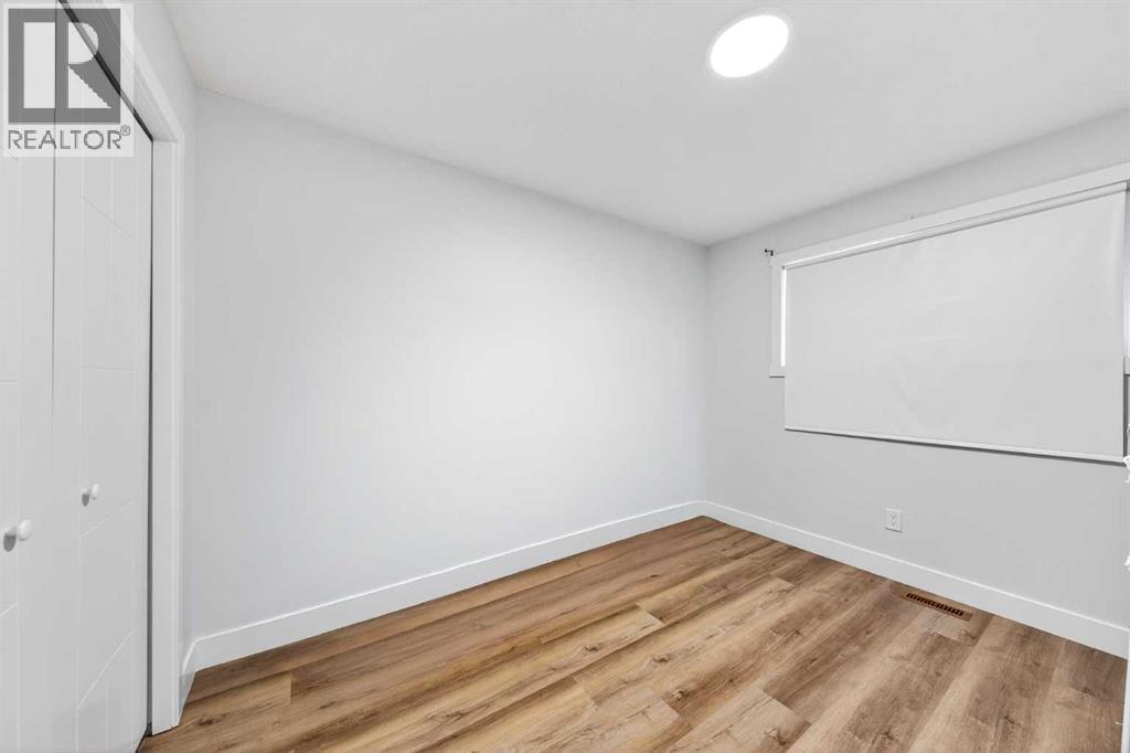 Single Family House Bi-level for Sale in  Rundlehorn Drive NE Rundle Calgary 