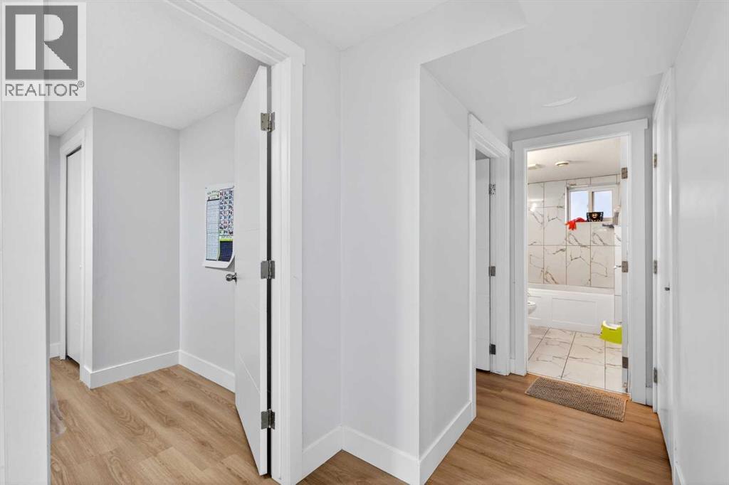 Single Family House Bi-level for Sale in  Rundlehorn Drive NE Rundle Calgary 