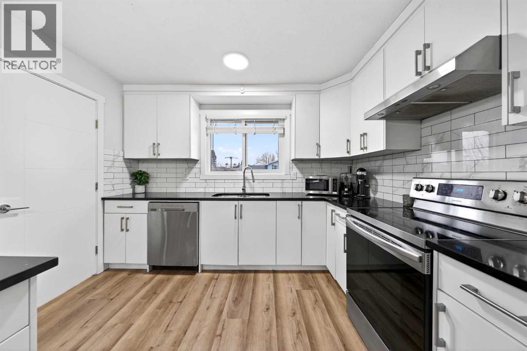 Single Family House Bi-level for Sale in  Rundlehorn Drive NE Rundle Calgary 