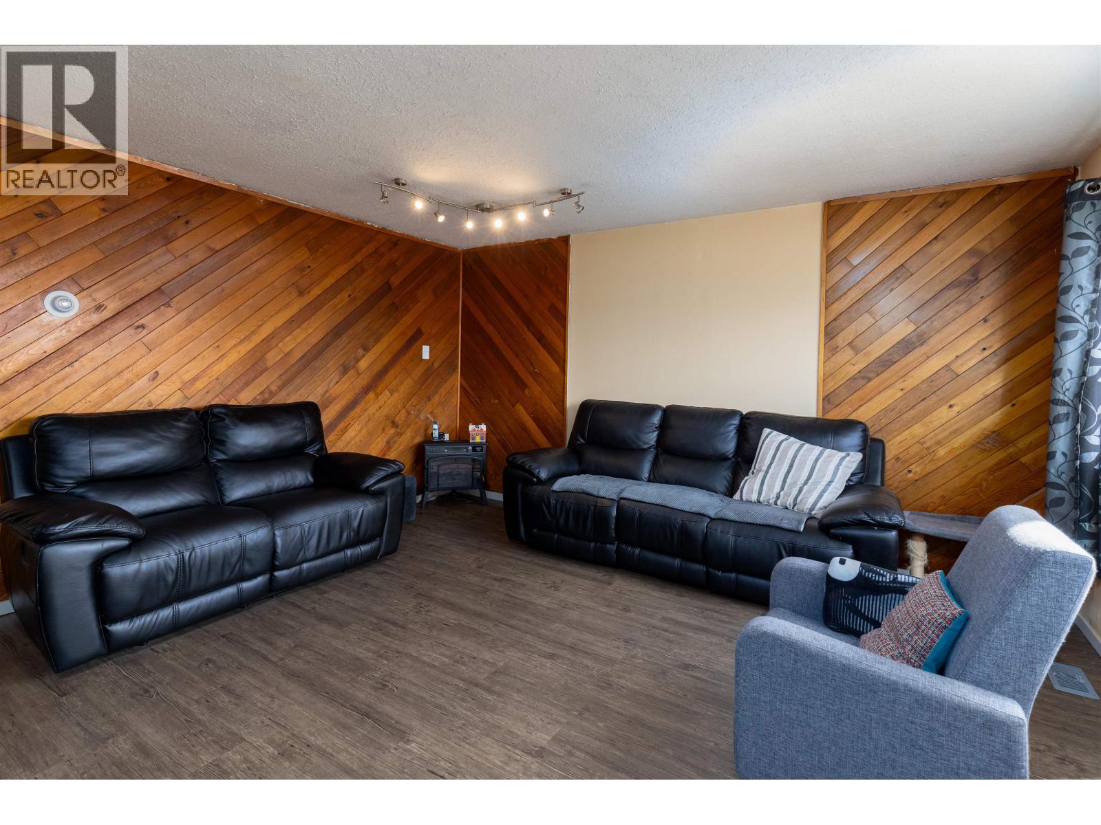 3 4714 DAVIS Avenue - photo 2