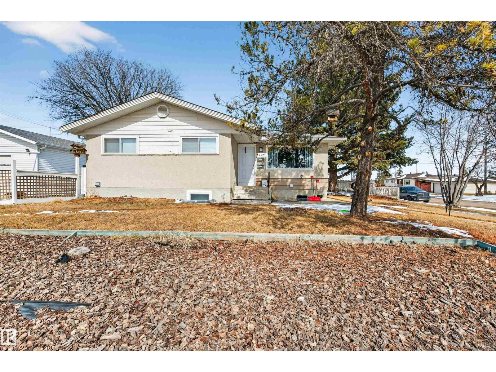 8704 136 AV NW, Edmonton