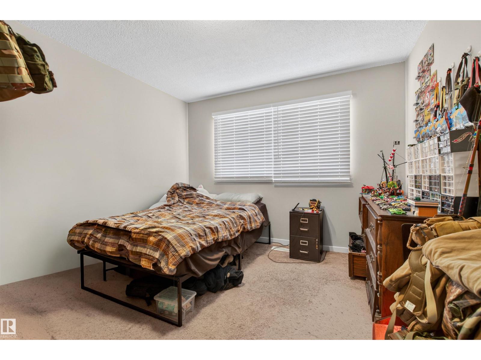 8704 136 AV NW, Edmonton