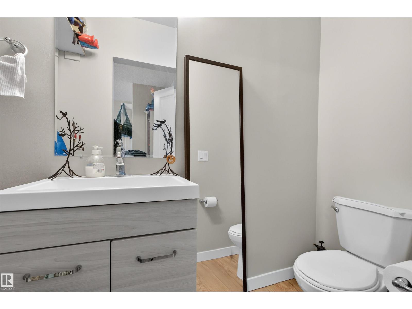 8704 136 AV NW, Edmonton