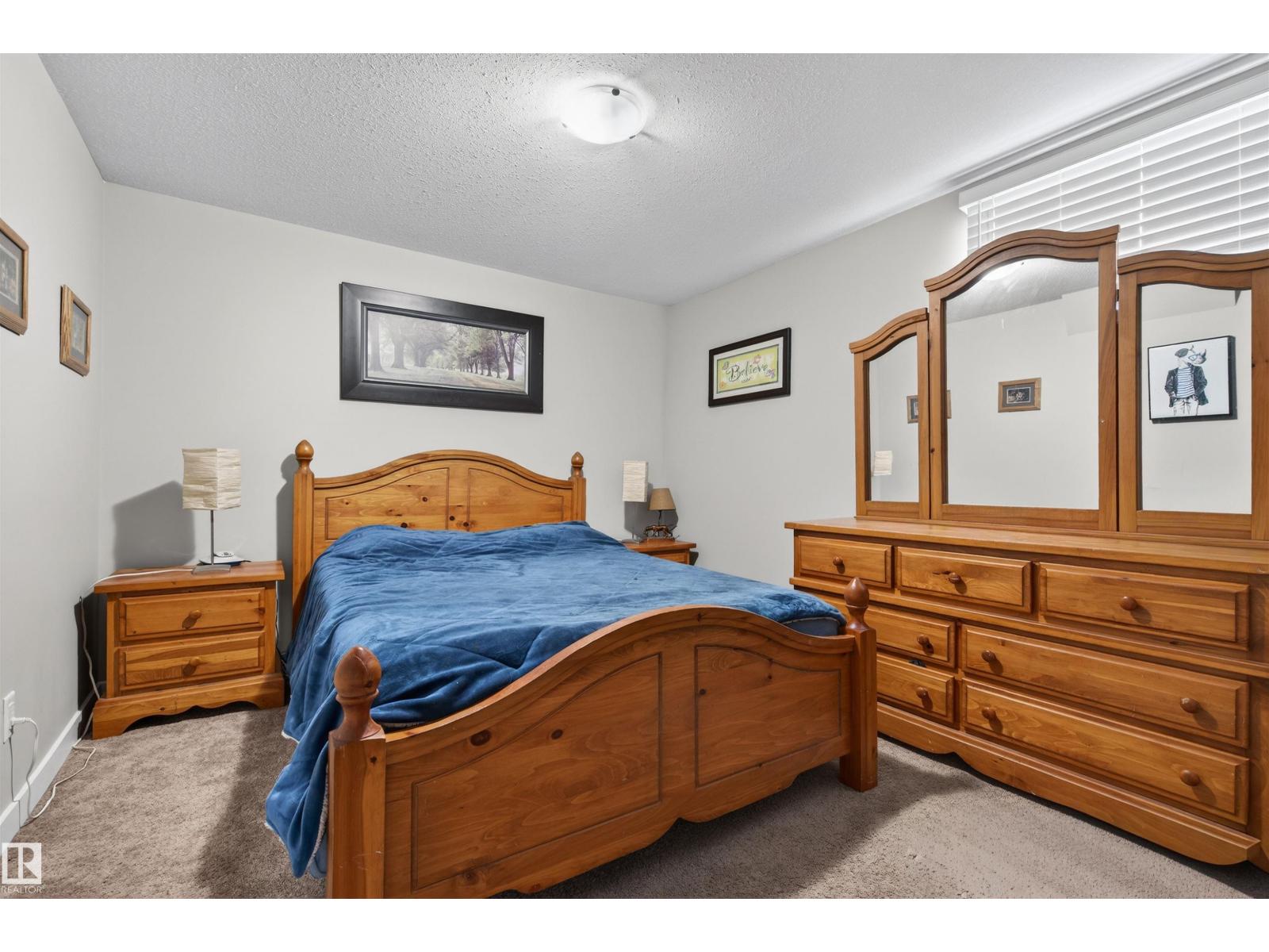 8704 136 AV NW, Edmonton