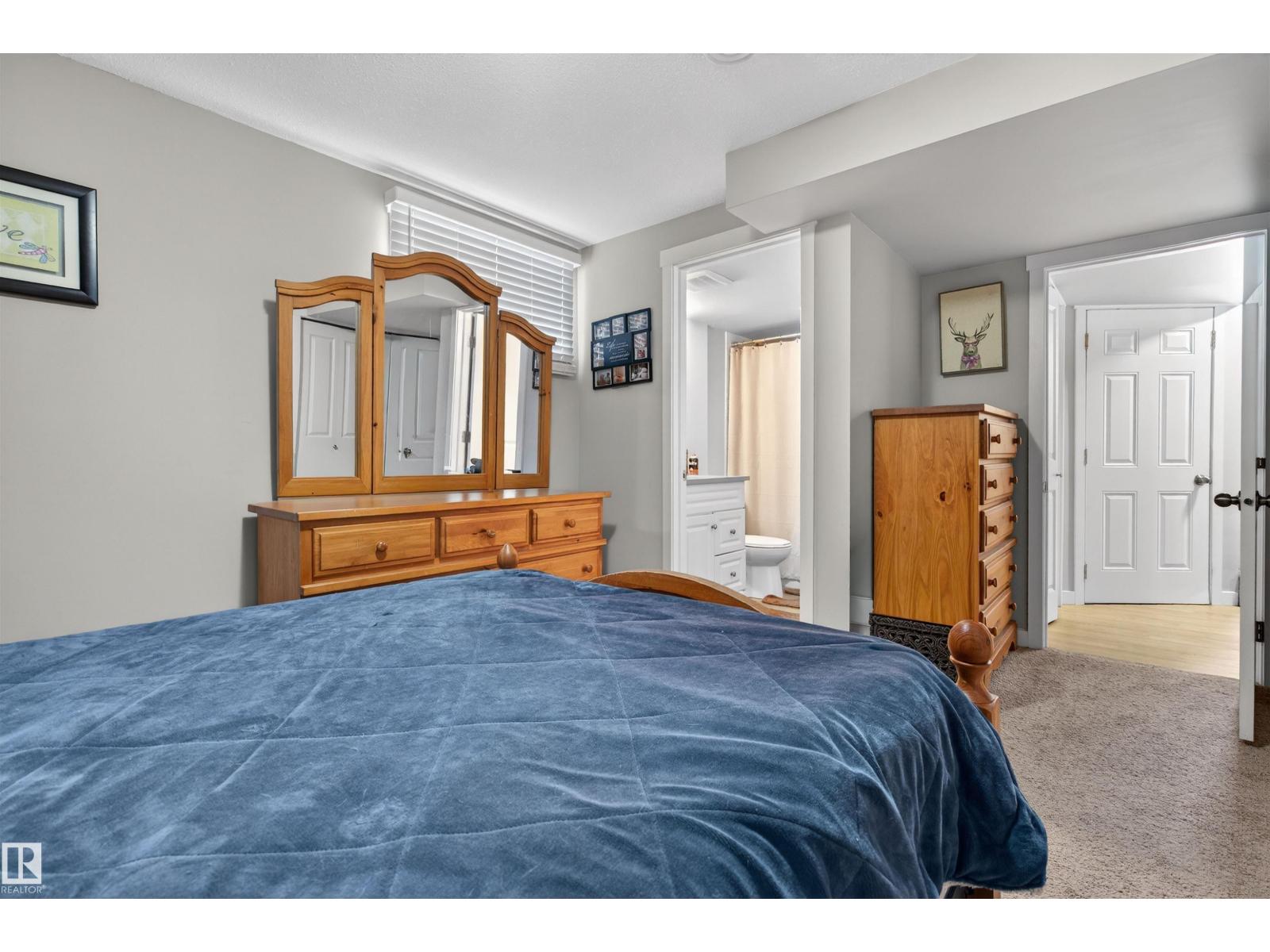 8704 136 AV NW, Edmonton