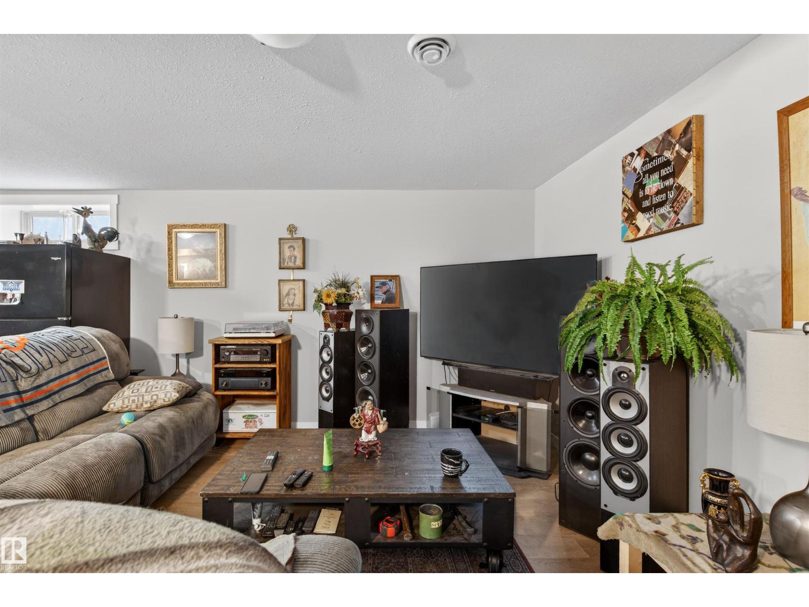 8704 136 AV NW, Edmonton