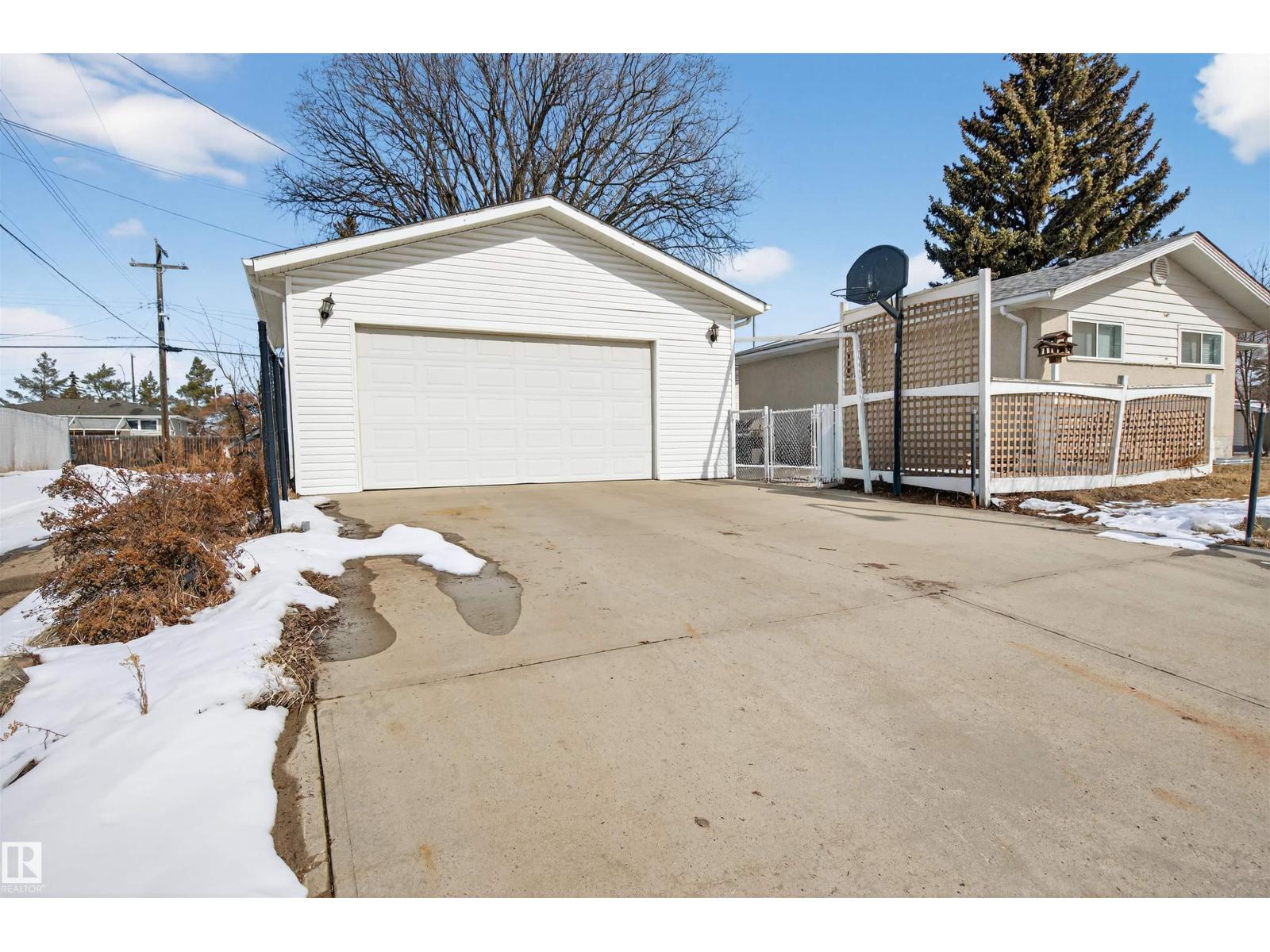 8704 136 AV NW, Edmonton