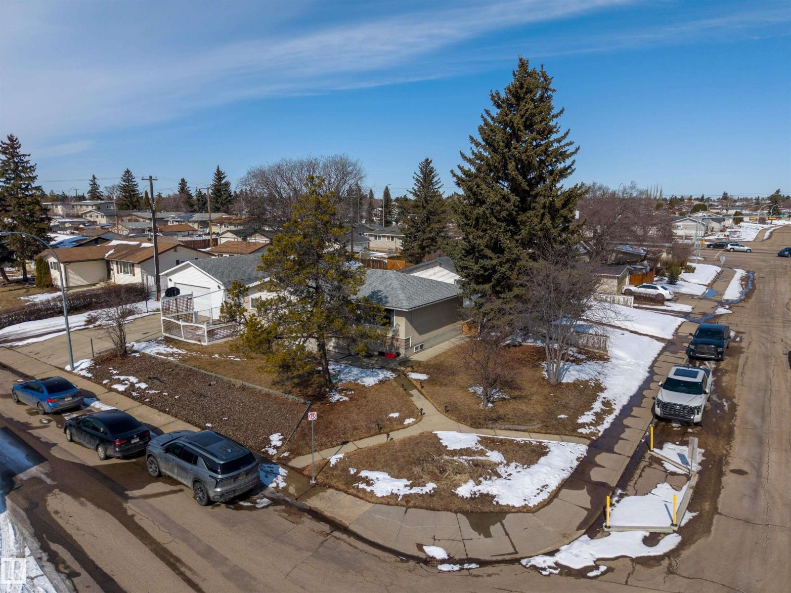 8704 136 AV NW, Edmonton