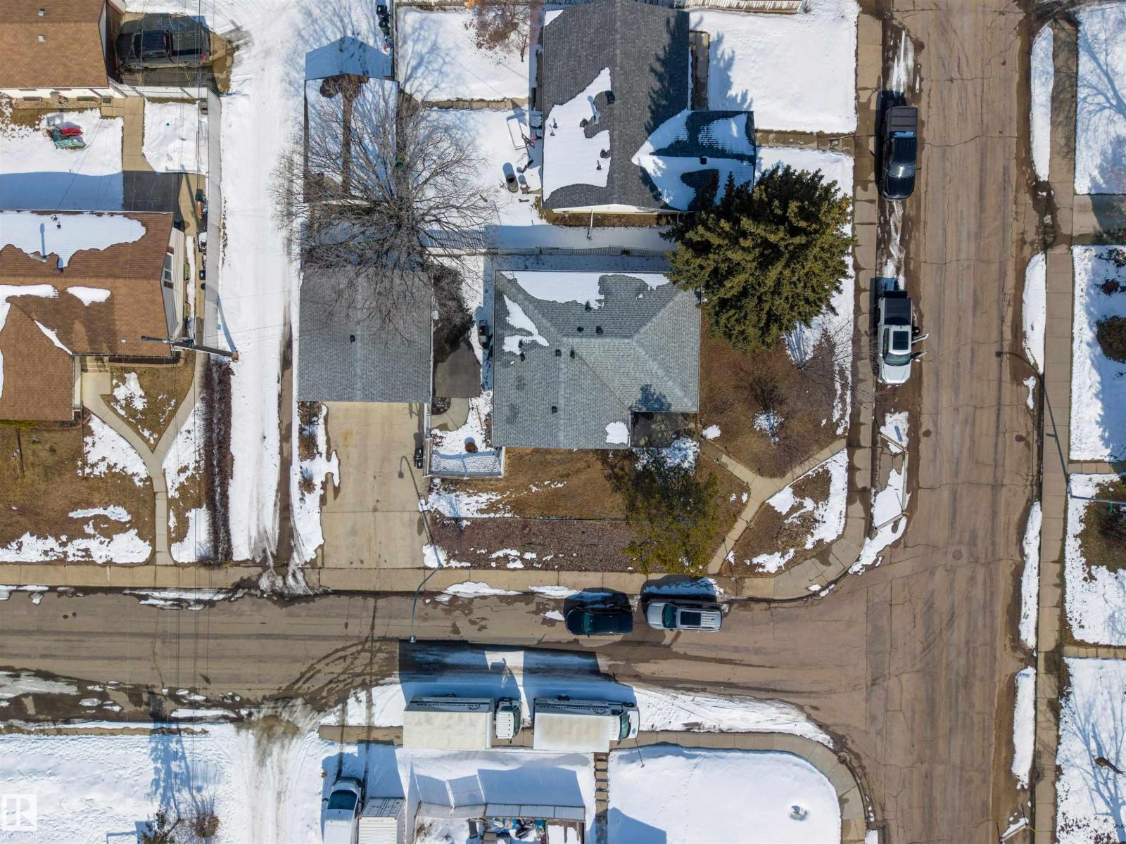 8704 136 AV NW, Edmonton